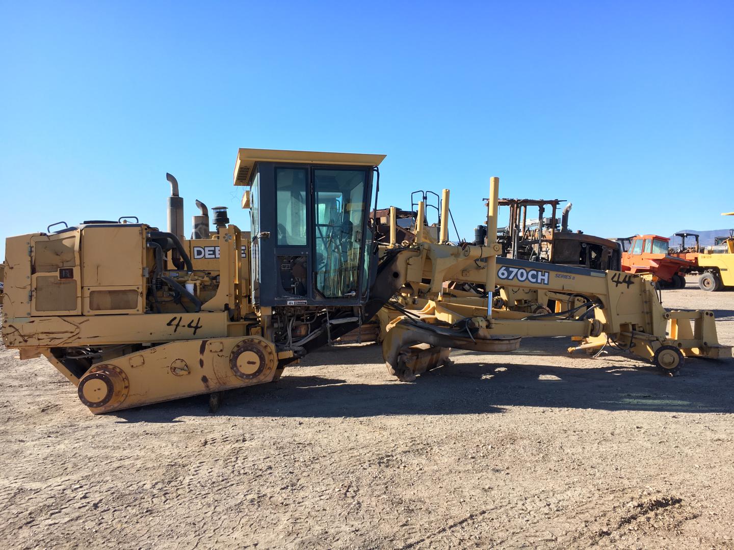 ./imagenes/INVOICE/2019/16408/MOTOCONFORMADORA JOHN DEERE_670CH (27).JPG